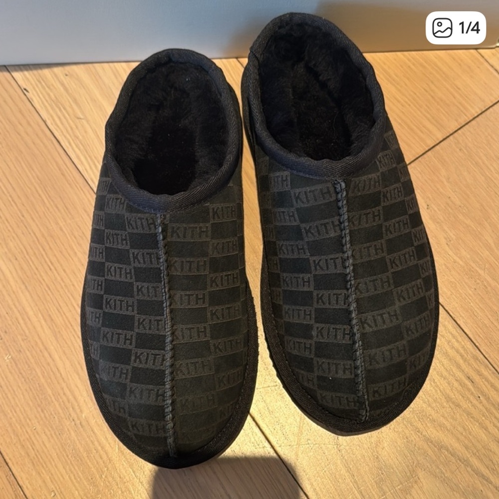 BRAND NEW Kith Kithmas Monogram
Shearling Slippers